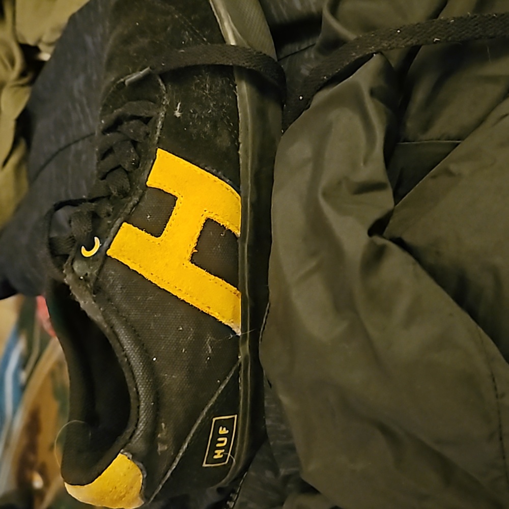 HUF black suede and gold skater shoes. Good condition, men's 6.5